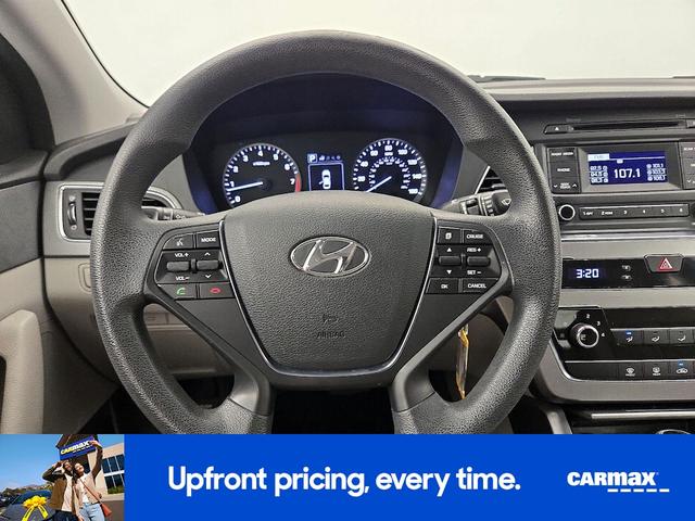 Photo of 2016 Silver Hyundai SONATA