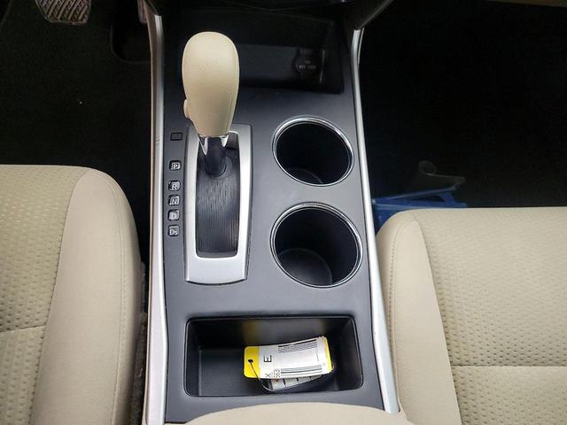 Photo of 2015 White Nissan Altima