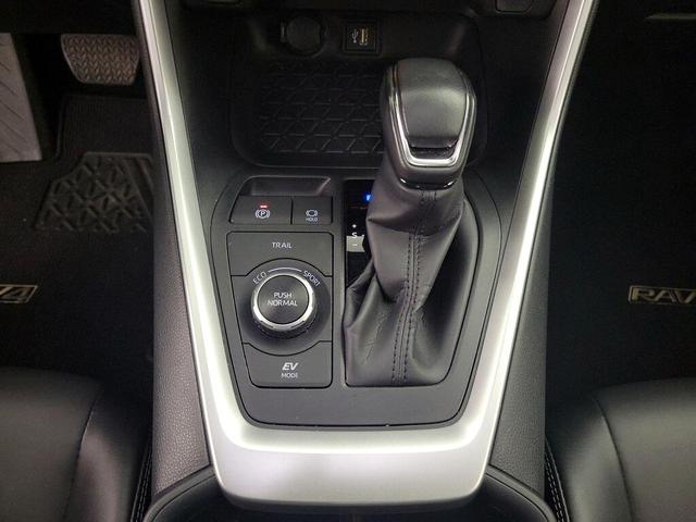 Photo of 2023 Gray Toyota RAV4 Hybrid