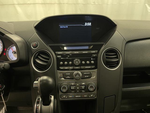 Photo of 2015 Taffeta White Honda Pilot