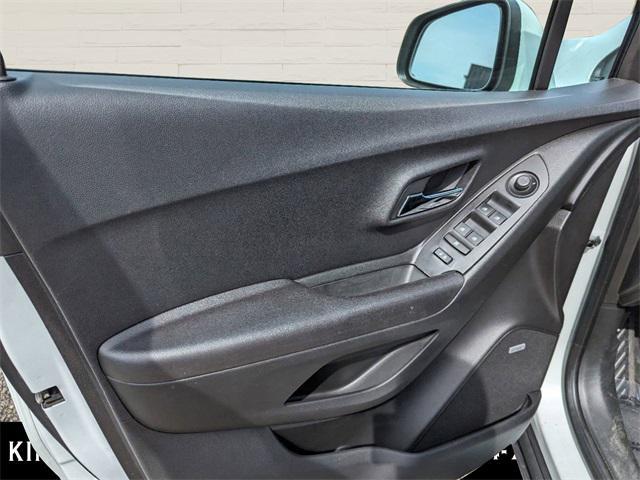 Photo of 2016 Summit White Chevrolet Trax