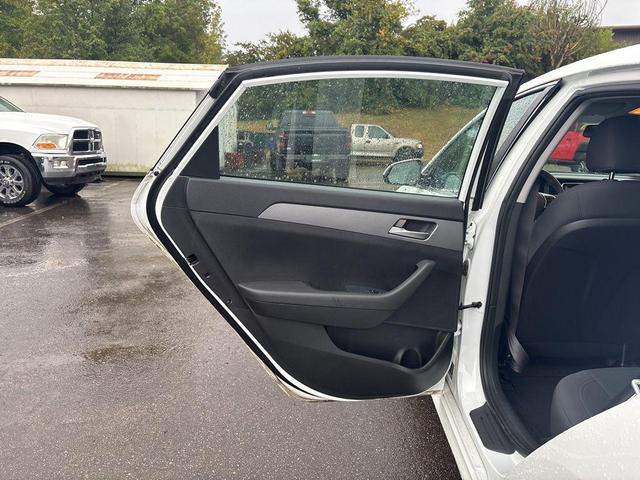 Photo of 2019 Quartz White Pearl Hyundai SONATA