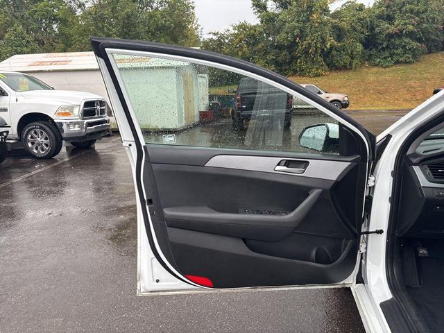 Photo of 2019 Quartz White Pearl Hyundai SONATA