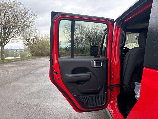 Photo of 2025 Firecracker Red Clearcoat Jeep Gladiator