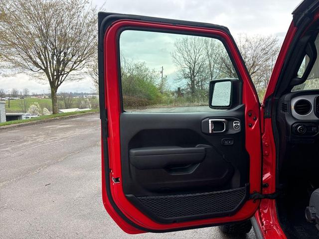 Photo of 2025 Firecracker Red Clearcoat Jeep Gladiator