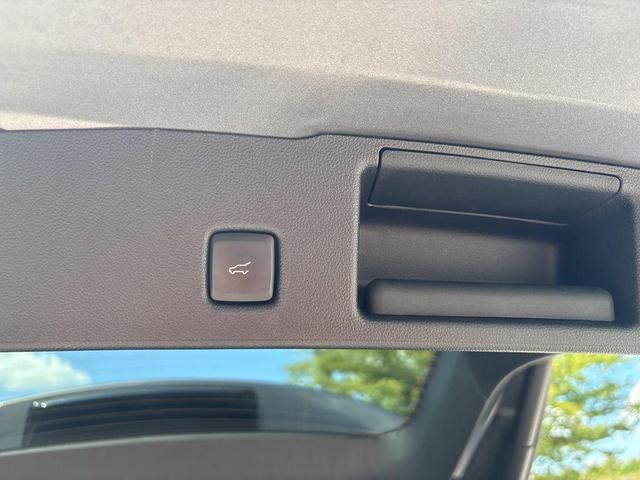 Photo of 2022 Carbonized Gray Metallic Ford Escape