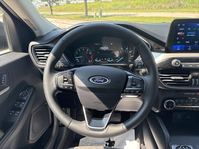 Photo of 2022 Carbonized Gray Metallic Ford Escape