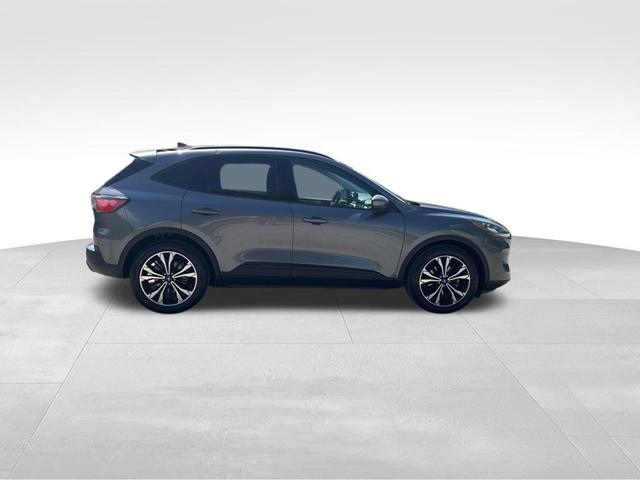 Photo of 2022 Carbonized Gray Metallic Ford Escape