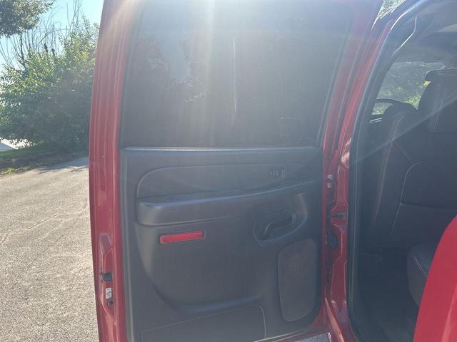 Photo of 2006 Victory Red GMC Sierra 3500
