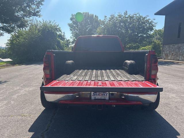 Photo of 2006 Victory Red GMC Sierra 3500