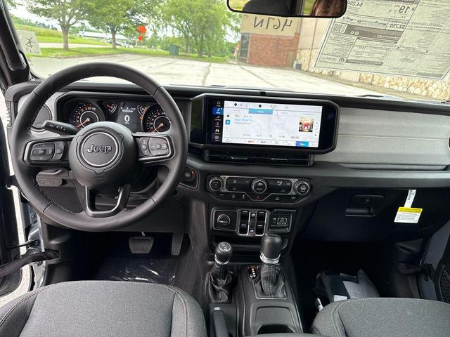 Photo of 2025 Anvil Clearcoat Jeep Gladiator