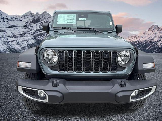 Photo of 2025 Anvil Clearcoat Jeep Gladiator