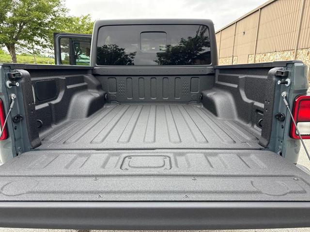 Photo of 2025 Anvil Clearcoat Jeep Gladiator