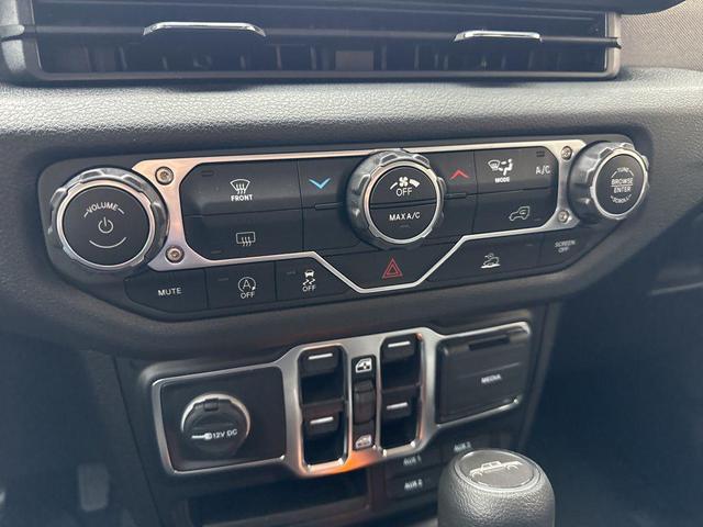 Photo of 2025 Black Clearcoat Jeep Gladiator