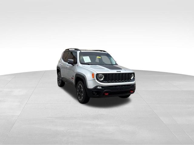 Photo of 2017 Glacier Metallic Jeep Renegade