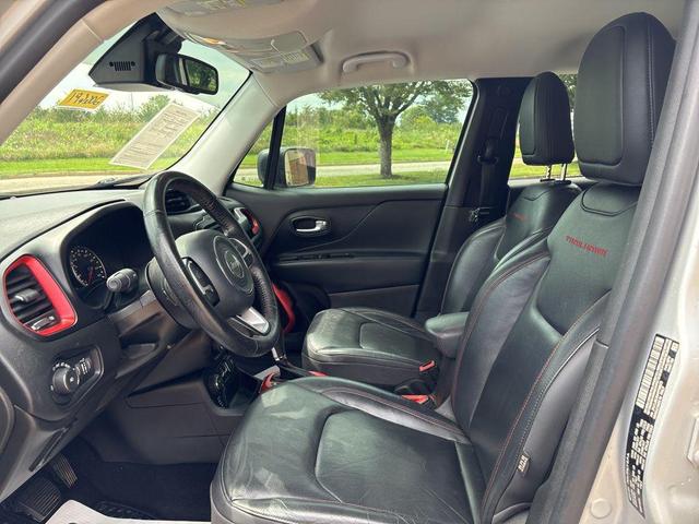 Photo of 2017 Glacier Metallic Jeep Renegade
