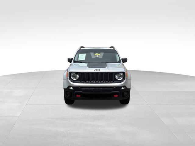Photo of 2017 Glacier Metallic Jeep Renegade