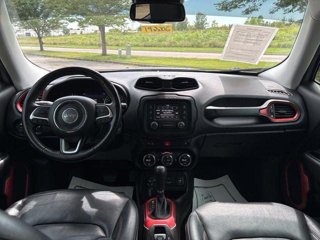 Photo of 2017 Glacier Metallic Jeep Renegade