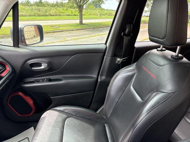Photo of 2017 Glacier Metallic Jeep Renegade