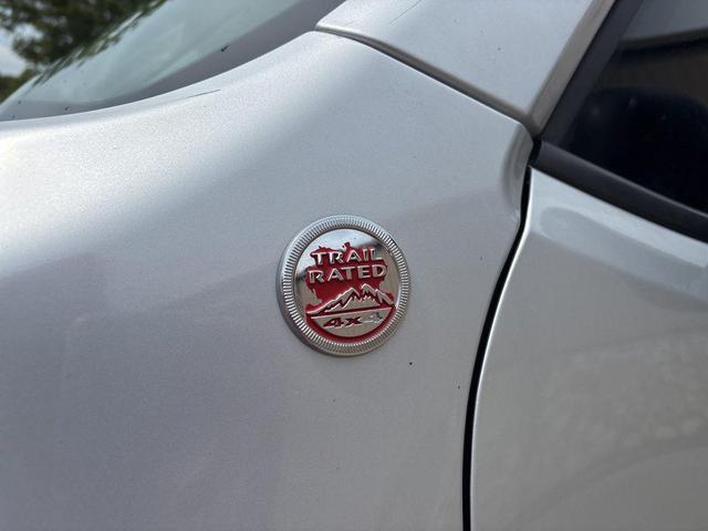 Photo of 2017 Glacier Metallic Jeep Renegade