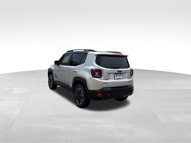 Photo of 2017 Glacier Metallic Jeep Renegade