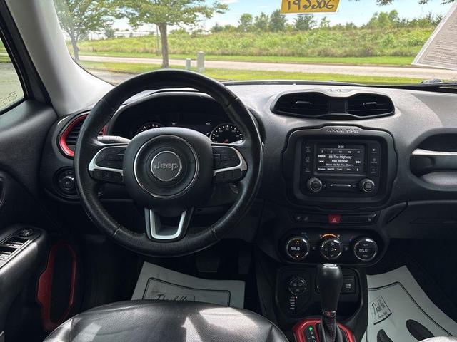 Photo of 2017 Glacier Metallic Jeep Renegade