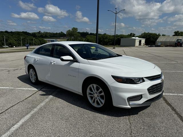 Photo of 2017 Summit White Chevrolet Malibu