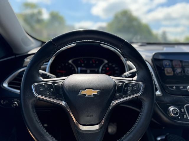 Photo of 2017 Summit White Chevrolet Malibu