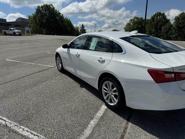 Photo of 2017 Summit White Chevrolet Malibu