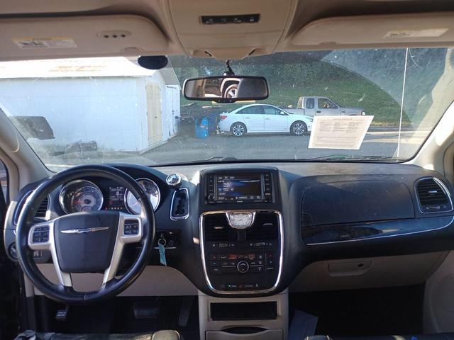 Photo of 2014 Maximum Steel Metallic Clearcoat Chrysler Town & Country