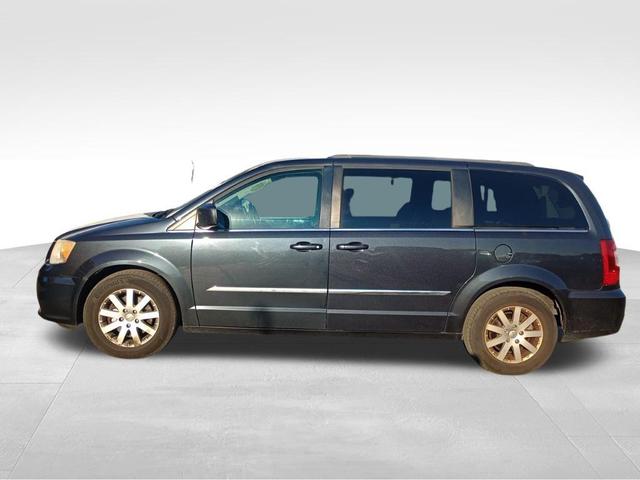 Photo of 2014 Maximum Steel Metallic Clearcoat Chrysler Town & Country