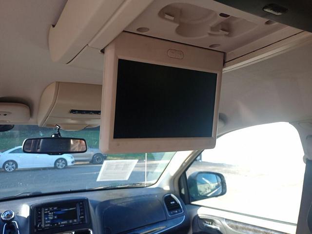 Photo of 2014 Maximum Steel Metallic Clearcoat Chrysler Town & Country