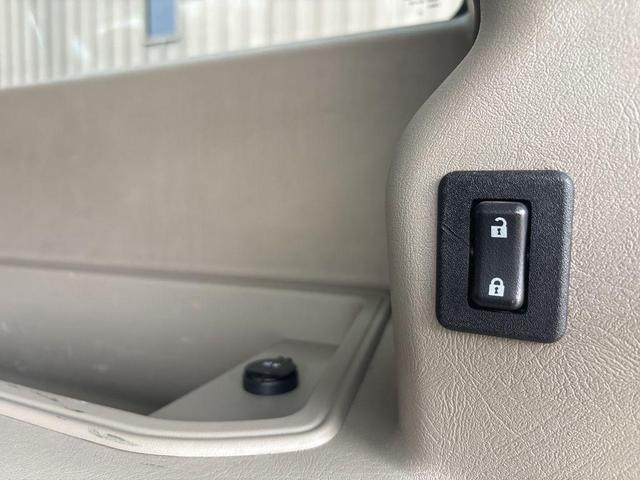 Photo of 2003 White Hummer H2