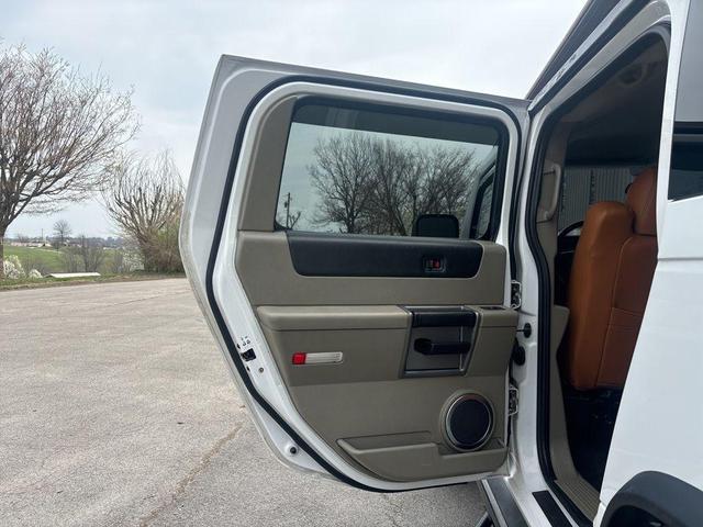 Photo of 2003 White Hummer H2
