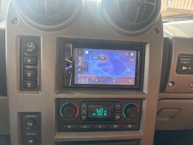 Photo of 2003 White Hummer H2
