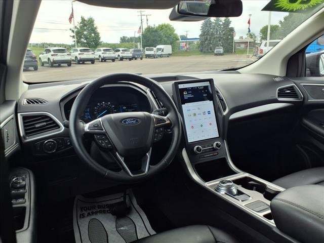 Photo of 2023 Carbonized Gray Metallic Ford Edge