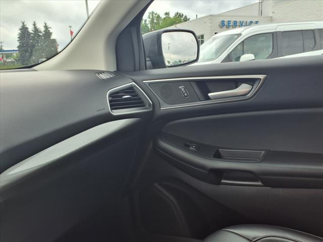 Photo of 2023 Carbonized Gray Metallic Ford Edge