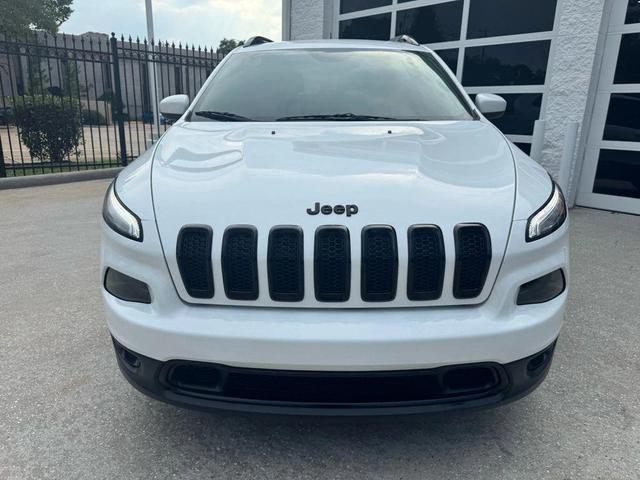 Photo of 2018 Bright White Clearcoat Jeep Cherokee