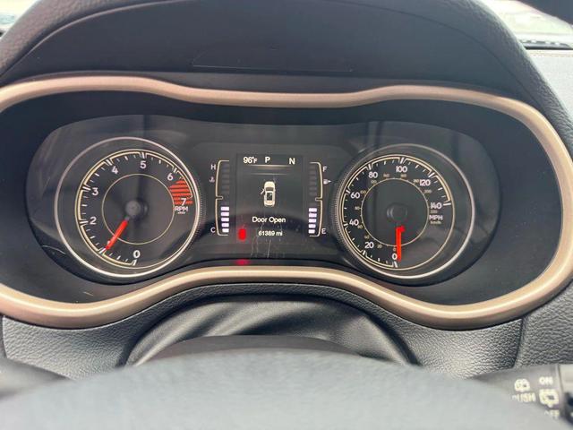 Photo of 2018 Bright White Clearcoat Jeep Cherokee