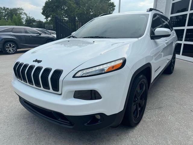 Photo of 2018 Bright White Clearcoat Jeep Cherokee
