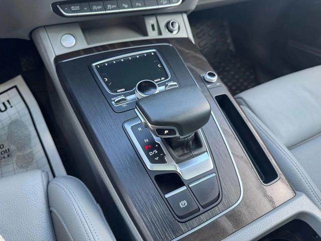 Photo of 2019 Gray Audi Q5