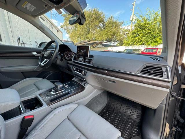 Photo of 2019 Gray Audi Q5