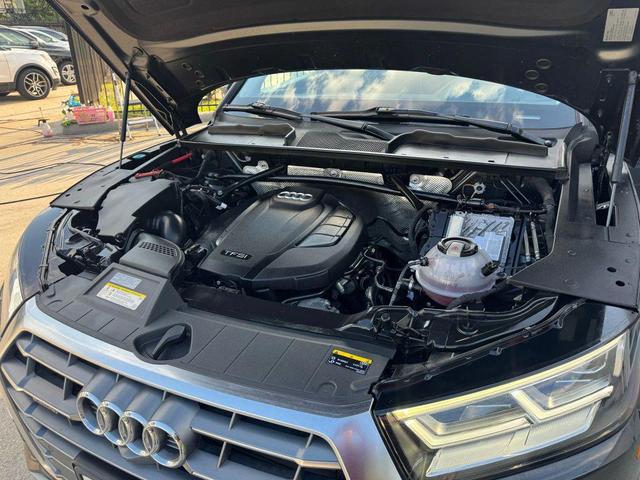 Photo of 2019 Gray Audi Q5