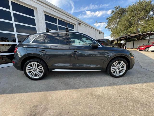 Photo of 2019 Gray Audi Q5