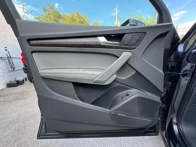 Photo of 2019 Gray Audi Q5