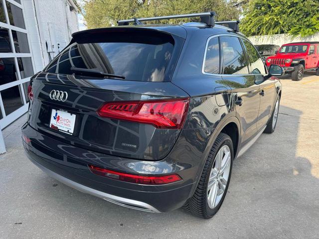 Photo of 2019 Gray Audi Q5