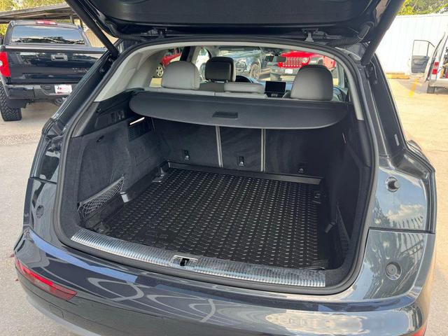 Photo of 2019 Gray Audi Q5