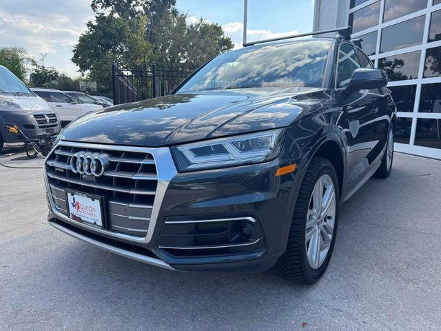 Photo of 2019 Gray Audi Q5