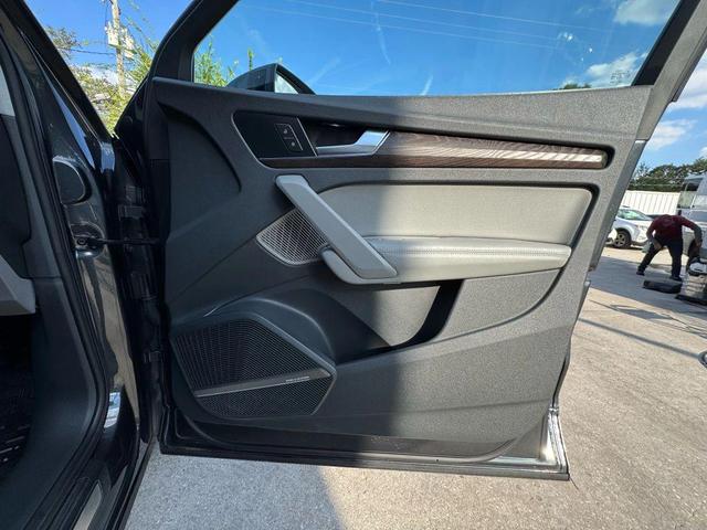 Photo of 2019 Gray Audi Q5