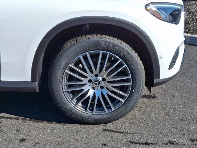 Photo of 2025 Polar White Mercedes-Benz GLC 300
